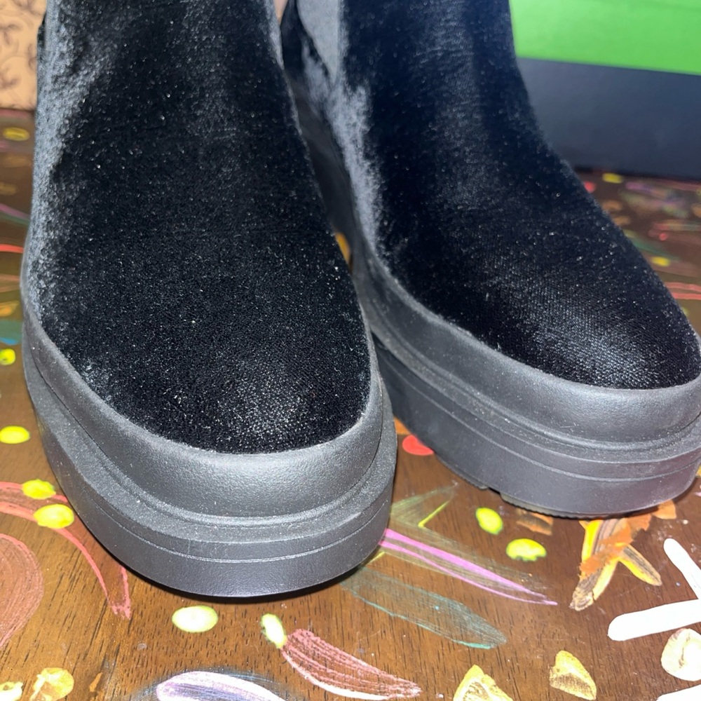 Kate Spade New York Winnie  Black Velvet Chelsea Boots MSRP $248 11 Medium New - Picture 5 of 10